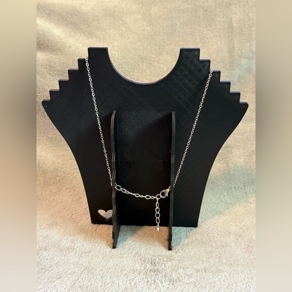 🩶🩷Silver Tone Adjustable Necklace with 4 Charms/EUC🩶🩷 - Picture 4 of 5